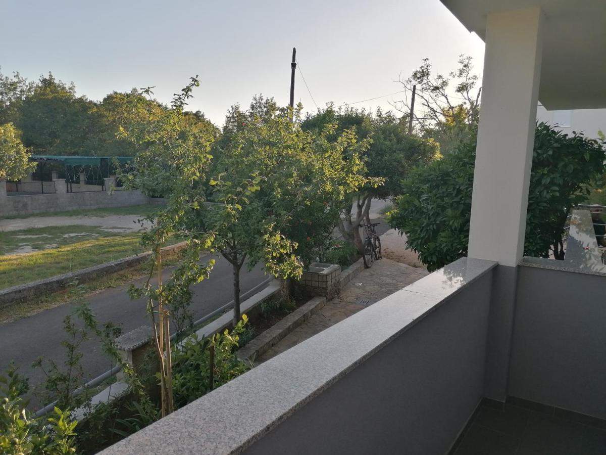 Apartments Lota Starigrad Paklenica Exterior foto